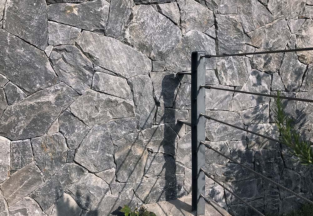 Přírodní kámen obklad RockFace Evenos