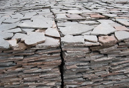 Naturporphyr Grigio Rosa, unregelmäßige Formen, Stärke 1-3 cm (Verblendung/Belag, Größe 25-50 cm)