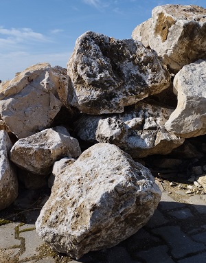 Solitär Travertin (Monolith) (dekorativer Stein - verschiedene Größen (Gewichte))